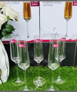 A set of 6pcs Clear champagne glass